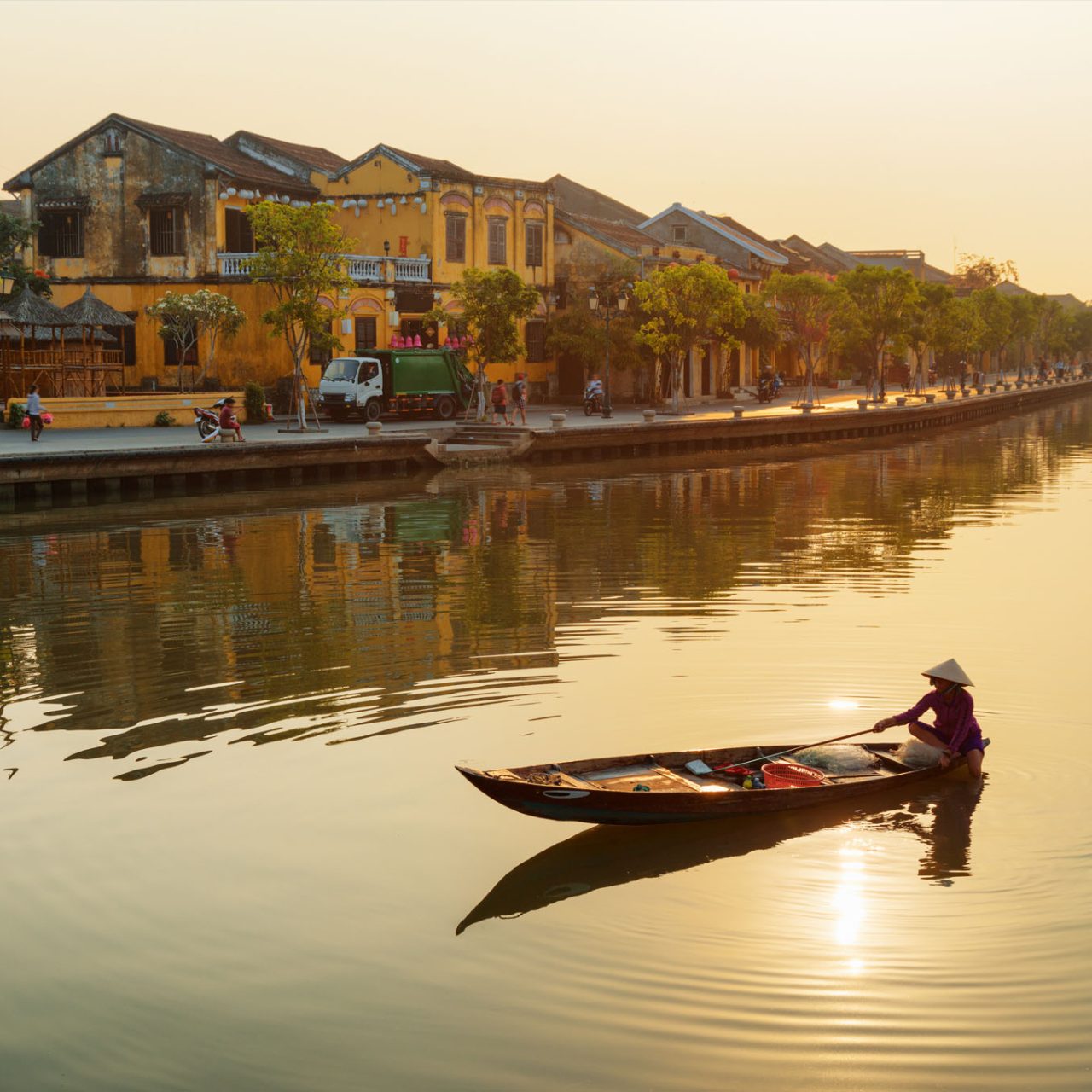 https://travel.vivuvn.vn/wp-content/uploads/2025/04/hoi-an-vietnam-1280x1280.jpg